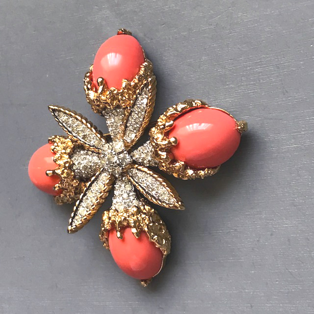 JOMAZ brooch and earrings with peach colored oval glass cabochons and brilliant clear rhinestones - Image 3