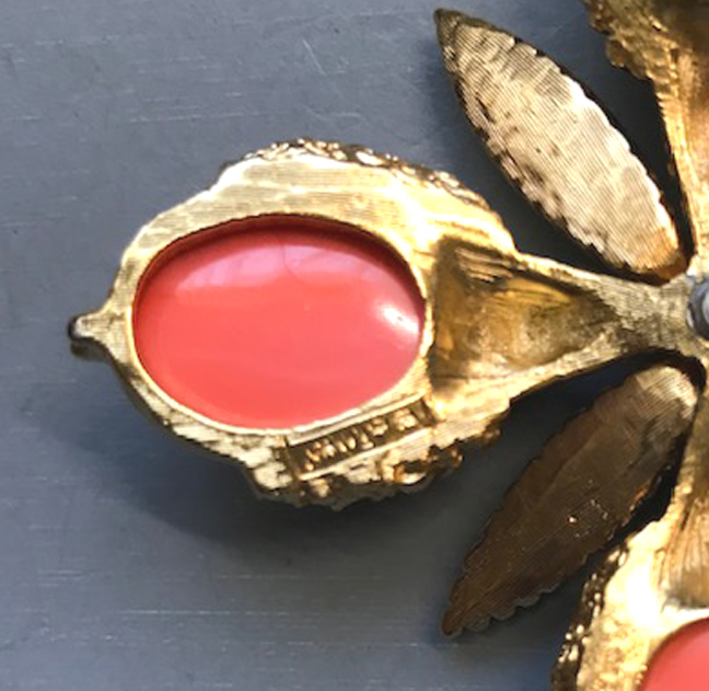 JOMAZ brooch and earrings with peach colored oval glass cabochons and brilliant clear rhinestones - Image 5