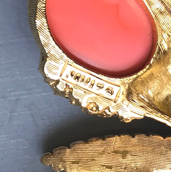 JOMAZ brooch and earrings with peach colored oval glass cabochons and brilliant clear rhinestones - Image 7